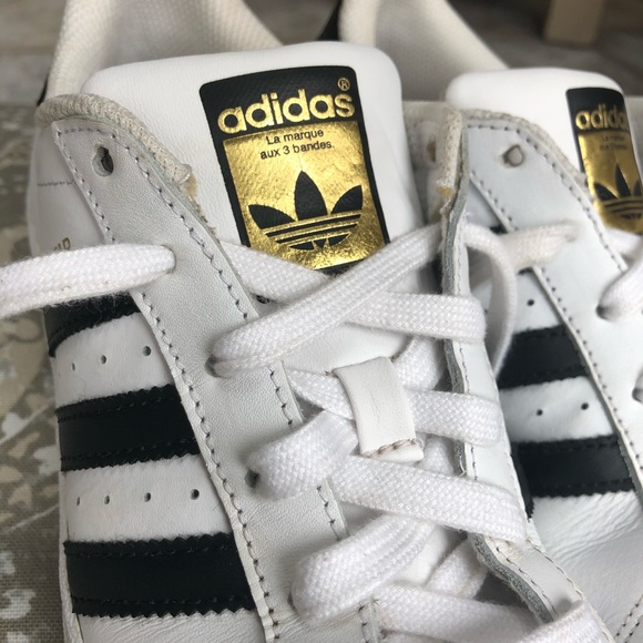 adidas superstar tongue label